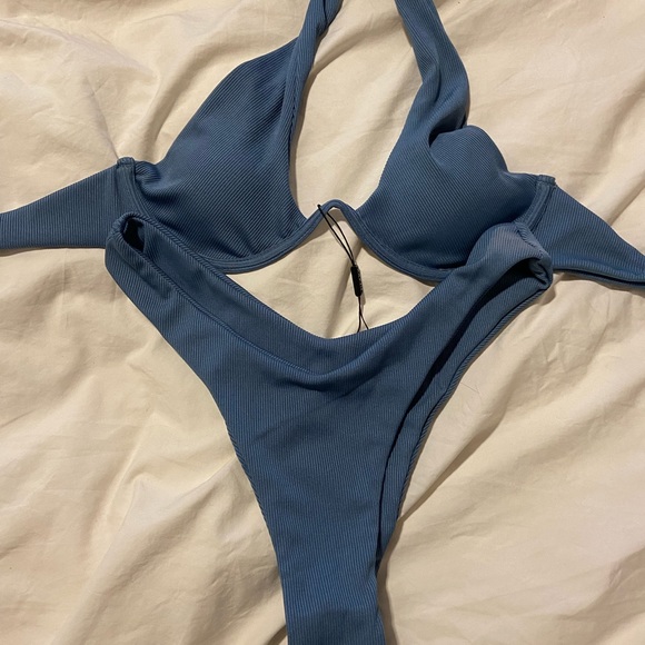 Zaful ribbed cross wire high cut bikini - Picture 2 of 3